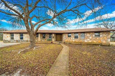  Zillow has 22 photos of this $220,000 4 beds, 2 baths, 2,128 Square Feet single family home located at 604 Ruth Pl, Center, TX 75935 built in 1989. MLS #71764. 